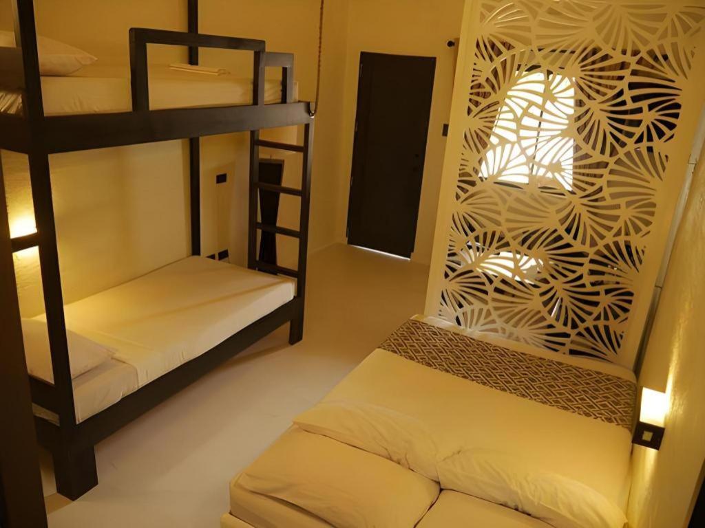 Matabungkay Beach Hotel Batangas Екстериор снимка