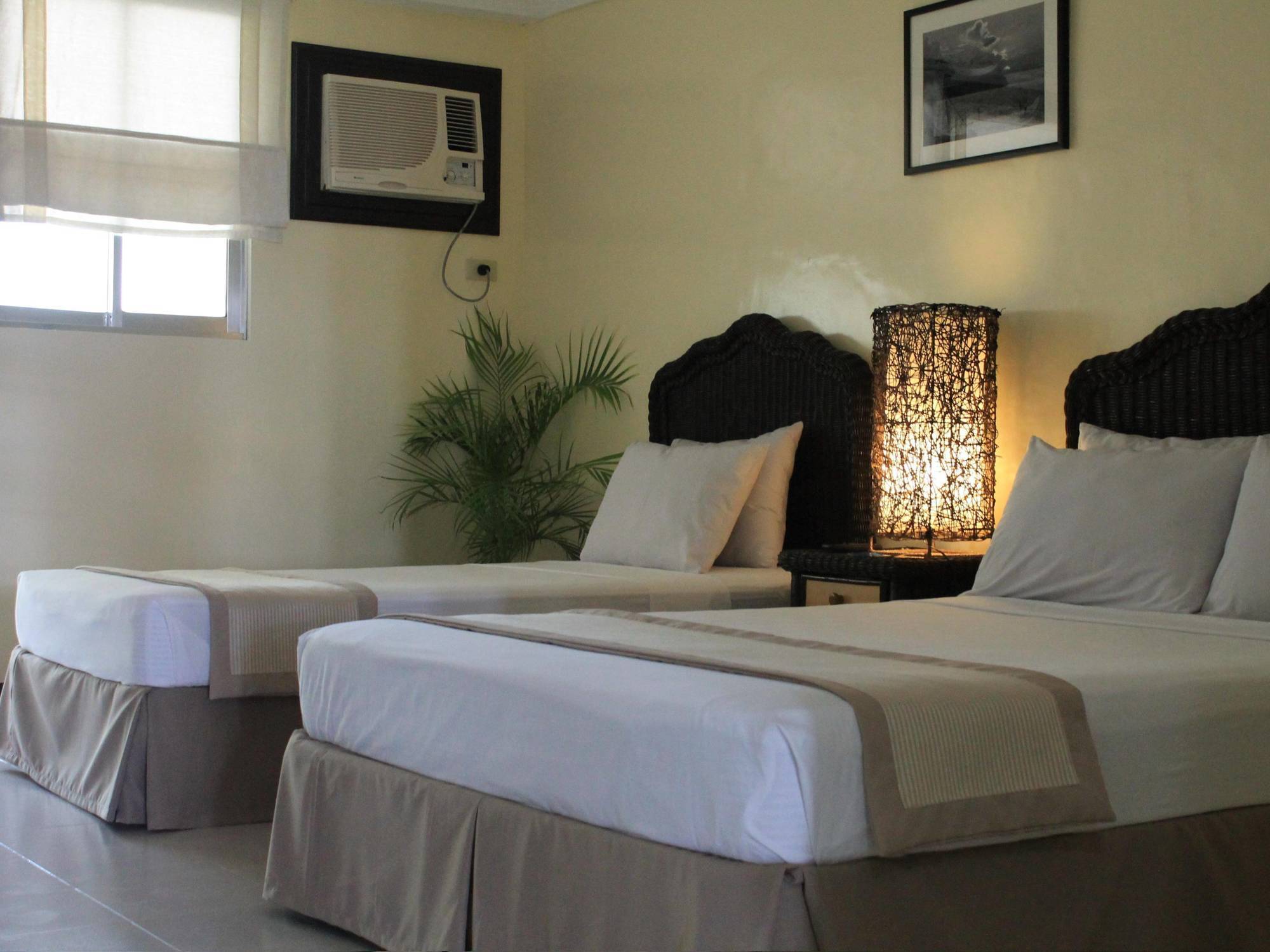 Matabungkay Beach Hotel Batangas Екстериор снимка